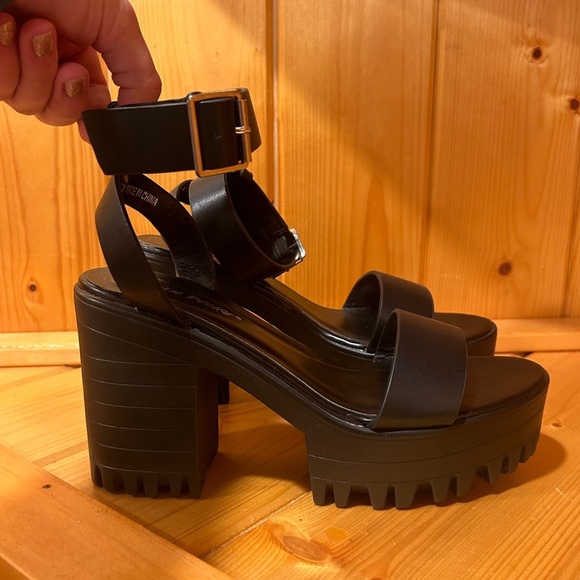 Public Desire AVENUE BLACK CLEATED SOLE PLATFORM BLOCK HIGH HEELS Black - Picture 8 of 10